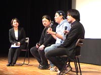 トークショーの登壇者。左から司会の「三鷹コミュニティシネマを夢みる会」羽石雅子さん、三鷹オスカーの元番組編成・鶴田浩司、コラムニスト・えのきどいちろうさん、三鷹市在住脚本家・金子二郎さん。