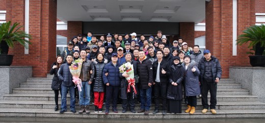 クランクアップ日の集合写真。